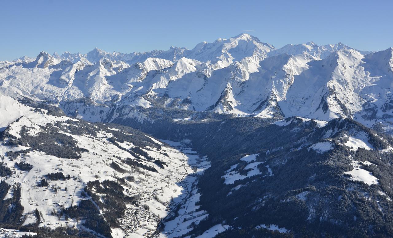 Les Cimes Aparthotel La Clusaz Bagian luar foto